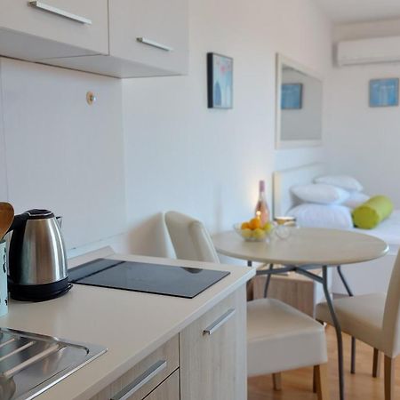 Sea Side Apartments Водице Экстерьер фото