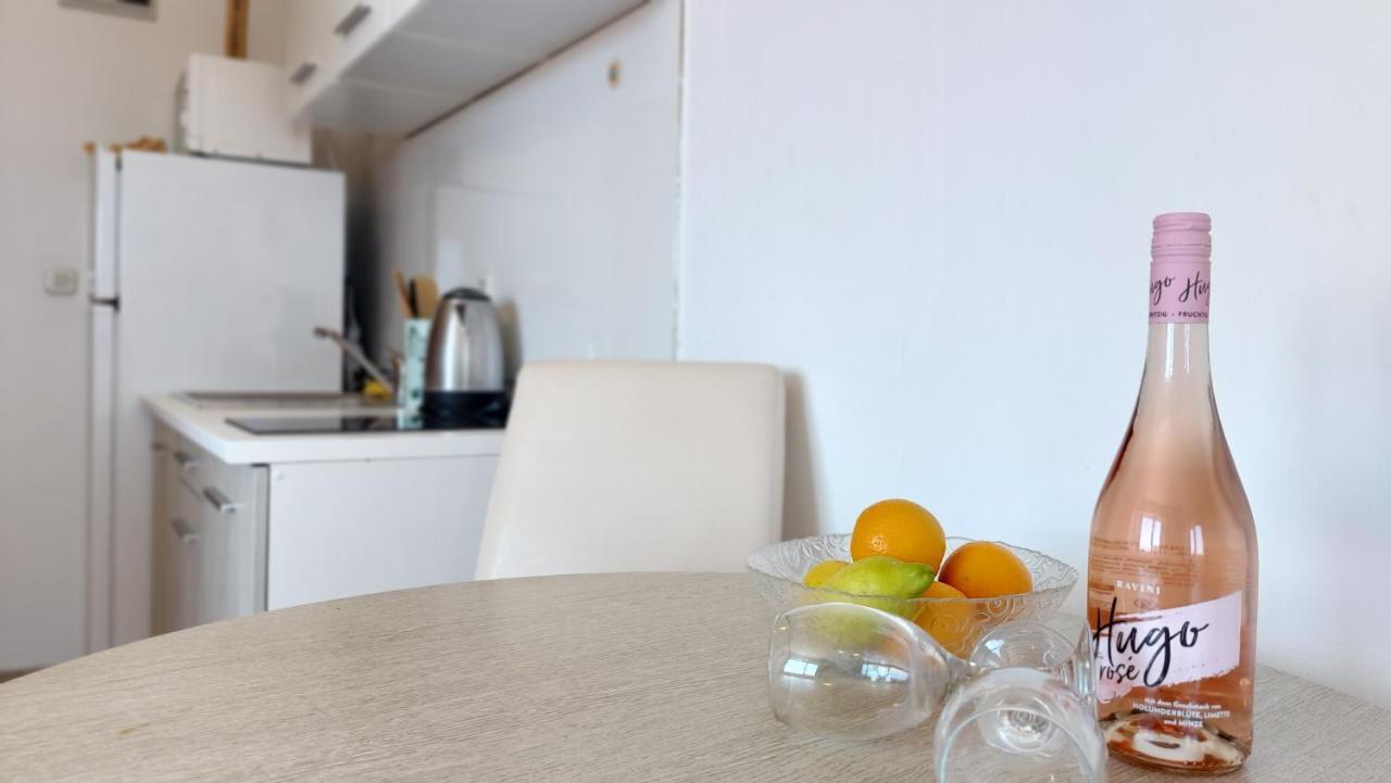 Sea Side Apartments Водице Экстерьер фото