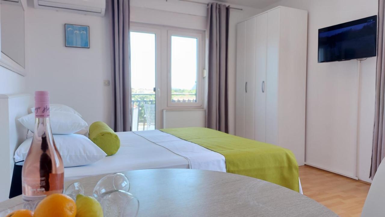 Sea Side Apartments Водице Экстерьер фото