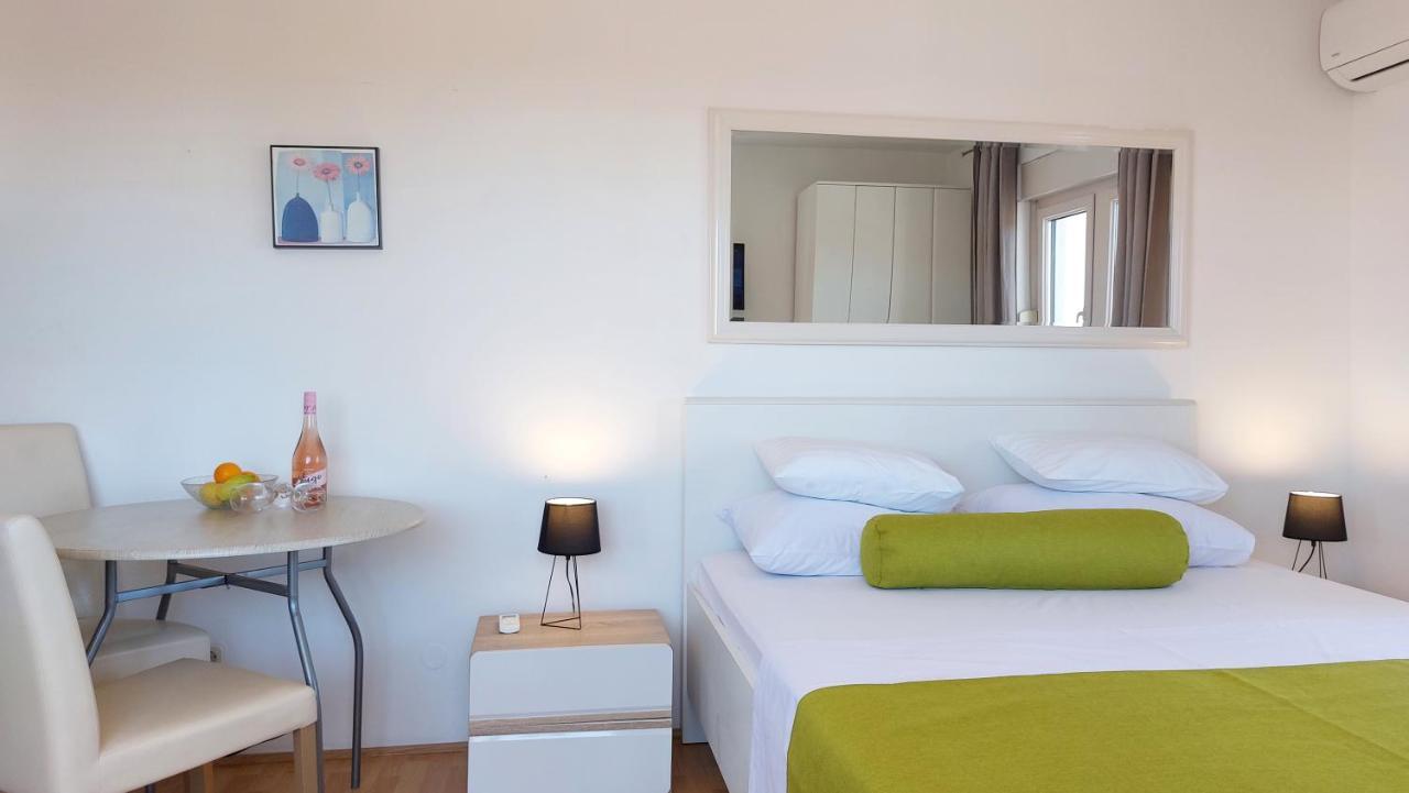 Sea Side Apartments Водице Экстерьер фото