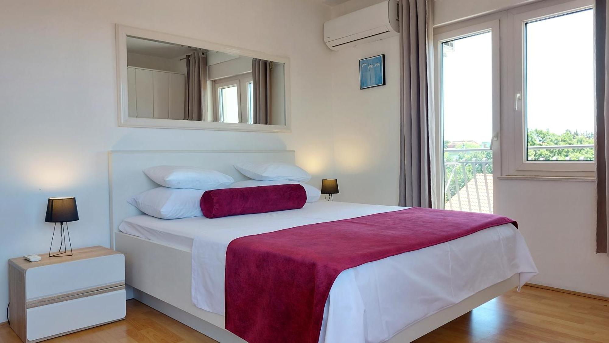 Sea Side Apartments Водице Экстерьер фото