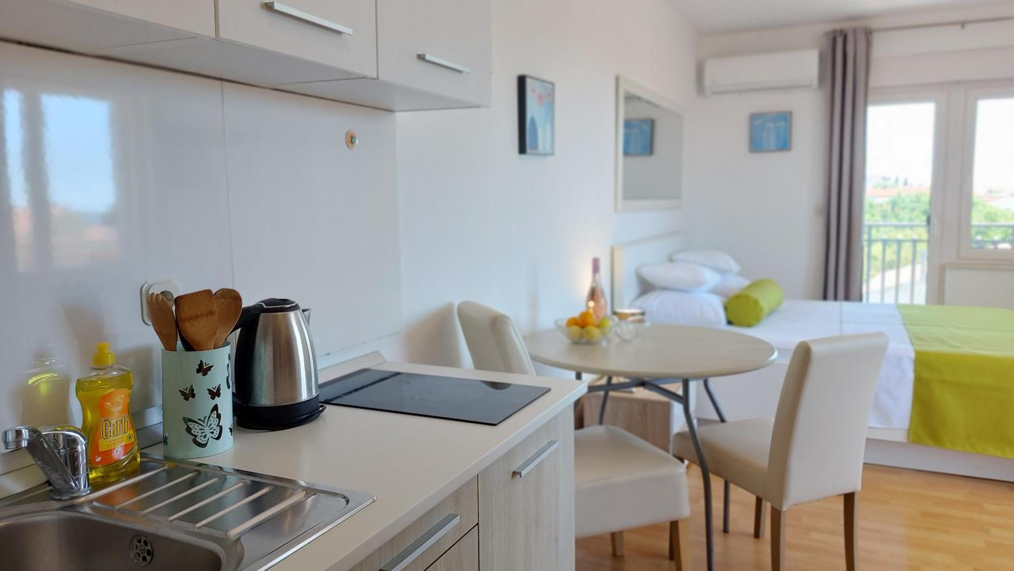 Sea Side Apartments Водице Экстерьер фото