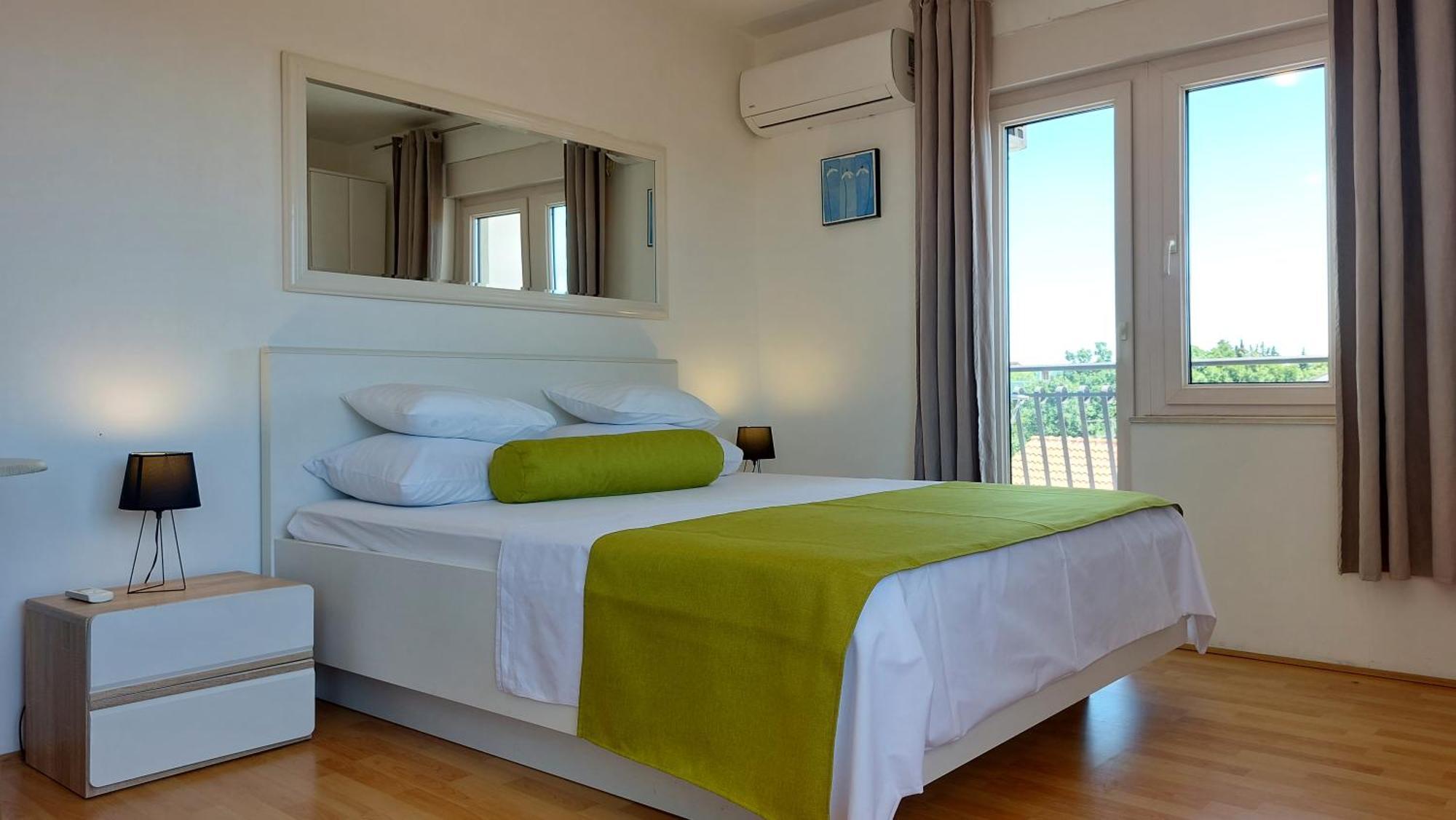 Sea Side Apartments Водице Экстерьер фото